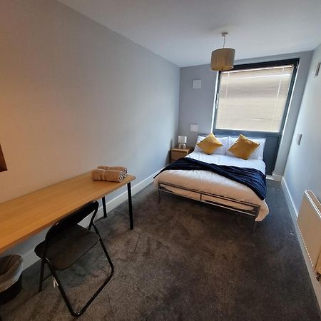 Lesley Court- A Lovely Spacious 2 Bedroom Apartment By Catchpole Stays Chelmsford Exterior foto
