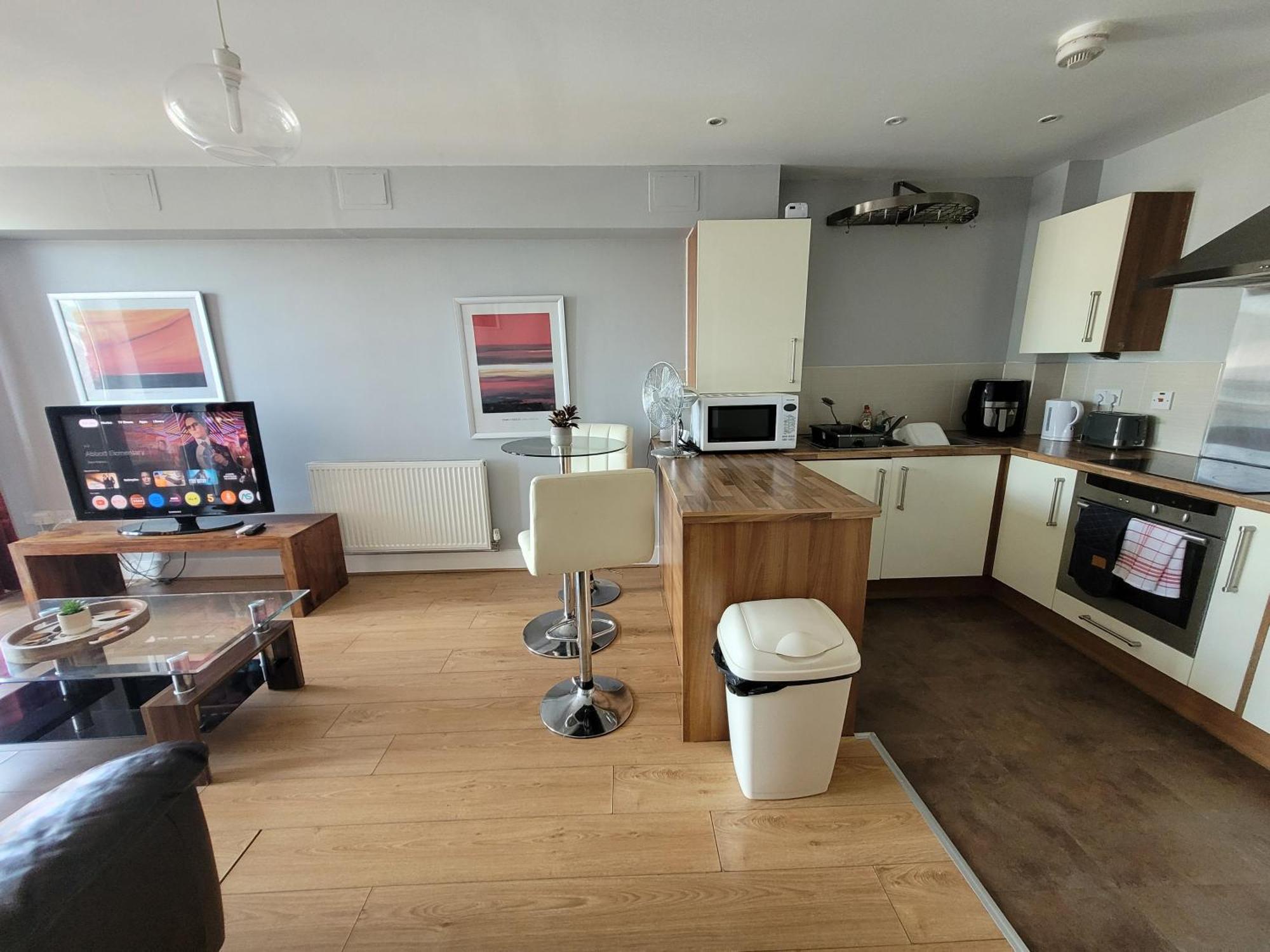 Lesley Court- A Lovely Spacious 2 Bedroom Apartment By Catchpole Stays Chelmsford Exterior foto