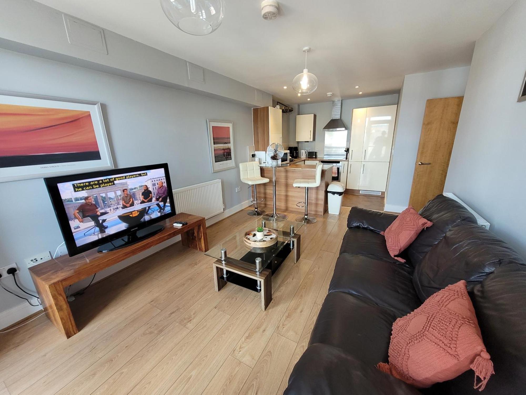 Lesley Court- A Lovely Spacious 2 Bedroom Apartment By Catchpole Stays Chelmsford Exterior foto