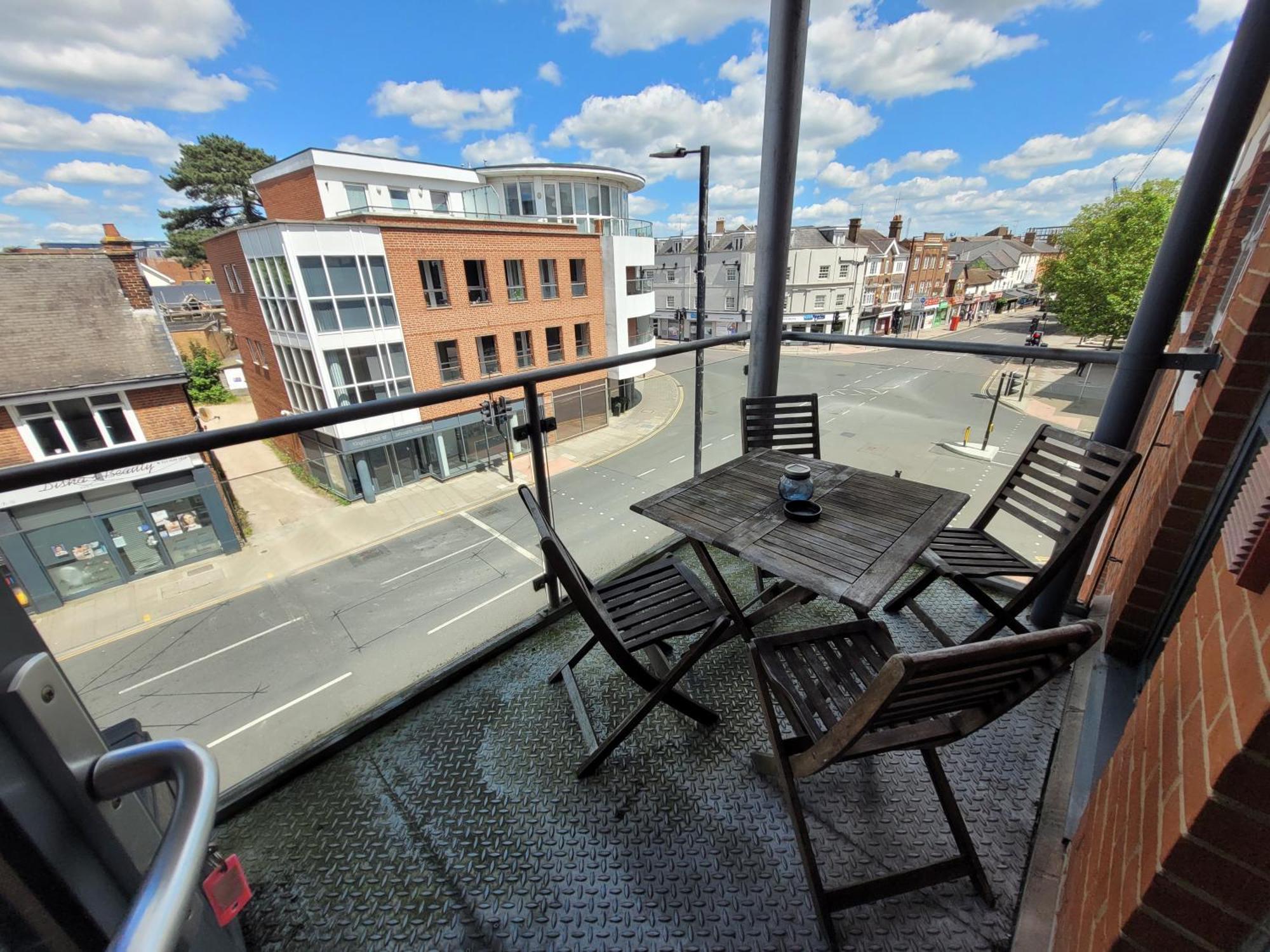 Lesley Court- A Lovely Spacious 2 Bedroom Apartment By Catchpole Stays Chelmsford Exterior foto