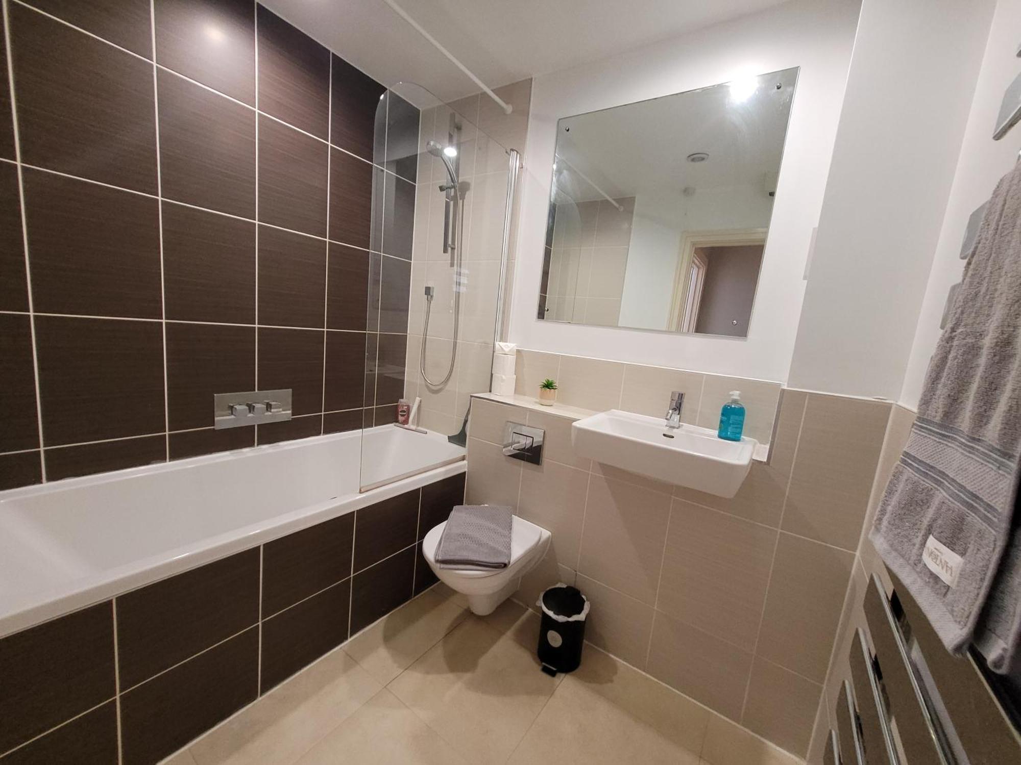 Lesley Court- A Lovely Spacious 2 Bedroom Apartment By Catchpole Stays Chelmsford Exterior foto